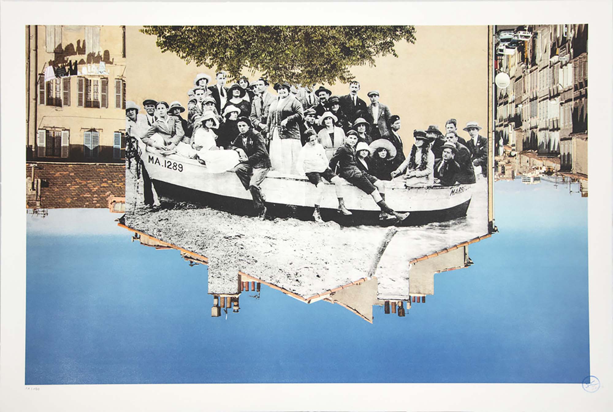 Unframed, un Groupe Posant Dans une Barque 1930